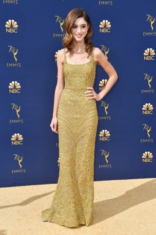 Bild kann Human Person Fashion Natalia Dyer und Premiere enthalten