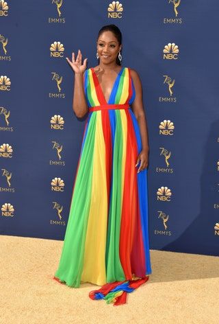 Bild könnte enthalten Modepremiere Roter Teppich Roter Teppich Premiere Tiffany Haddish Menschliche Person Kleidung und Kleidung