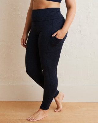 Deze afbeelding kan Kleding Kleding Lingerie Ondergoed Beha Slipjes en String bevatten