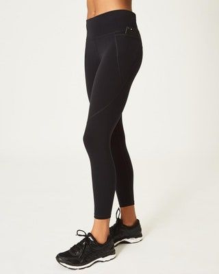 Afbeelding kan het volgende bevatten Kleding Kleding Broeken Menselijk persoon Panty