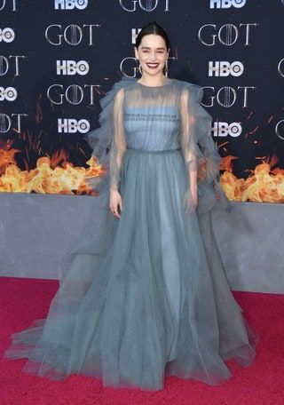 Emilia Clarke atvyksta į „Sostų žaidimo“ premjerą