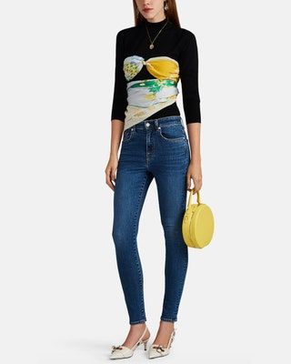 La imagen puede contener Pantalones Ropa Vestimenta Persona humana Vaqueros Vaqueros y femeninos