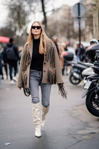 La imagen puede contener Ropa Ropa Rueda Máquina Transporte de vehículos Motocicleta Gafas de sol y accesorios
