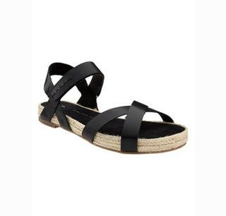 Bild kann Kleidung Schuhe Sandalen und Kleidung enthalten