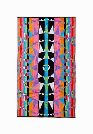 Bild kann Rug Art Quilt und moderne Kunst enthalten