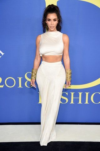 La imagen puede contener la ropa y la ropa de moda de Kim Kardashian de la persona humana