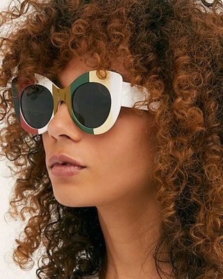 La imagen puede contener Gafas de sol Accesorios Accesorio Persona humana Gafas Cabello y rostro