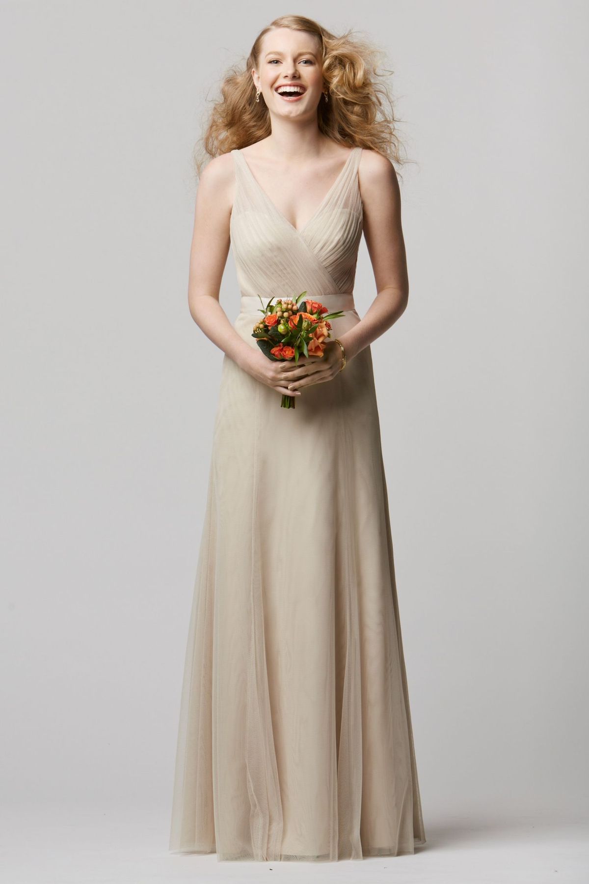 La imagen puede contener Ropa Vestimenta Persona humana Moda femenina Bata Vestido de novia Vestido de boda y noche
