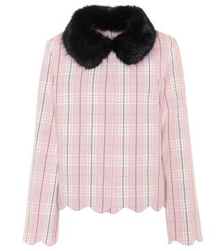 La imagen puede contener ropa, ropa, camisa y blusa.