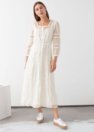 La imagen puede contener Ropa Vestimenta Keira Knightley Vestido Persona humana Calzado Zapato Bata Moda Boda y vestido
