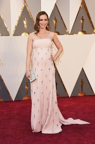 Bild könnte enthalten Emily Blunt Red Carpet Premiere Fashion Red Carpet Premiere Menschliche Person Kleidung und Kleid