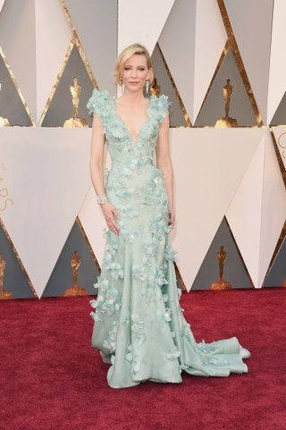 Bild könnte Cate Blanchett Red Carpet Premiere Fashion Red Carpet Premiere Human Person Kleidung und Kleid enthalten
