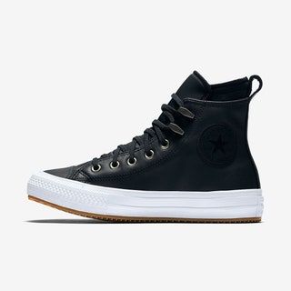 La imagen puede contener ropa, calzado, ropa, zapatillas y lona
