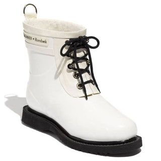 Esta imagen puede contener ropa, calzado y botas.