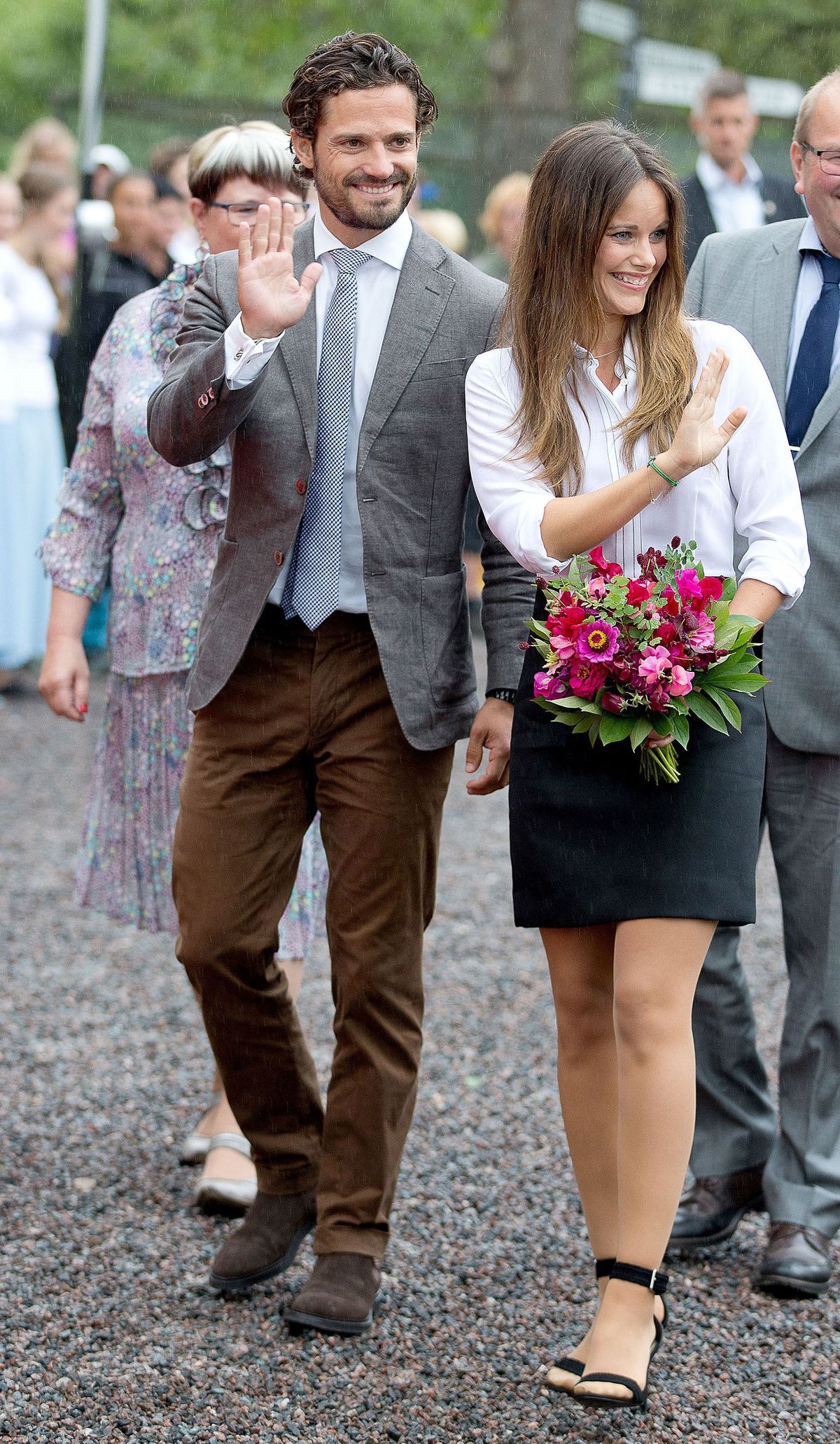 Slika lahko vsebuje Princ Carl Philip Duke of Vrmland Oblačila Oblačila Človeška oseba Rastlina Cvet in cvet