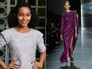Esta imagen puede contener Yara Shahidi Ropa Ropa Persona humana Manga Moda Vestido de noche Vestido y bata