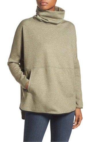 Bild kann enthalten Kleidung Kleidung Ärmel Pullover Sweatshirt Langarm und Fleece