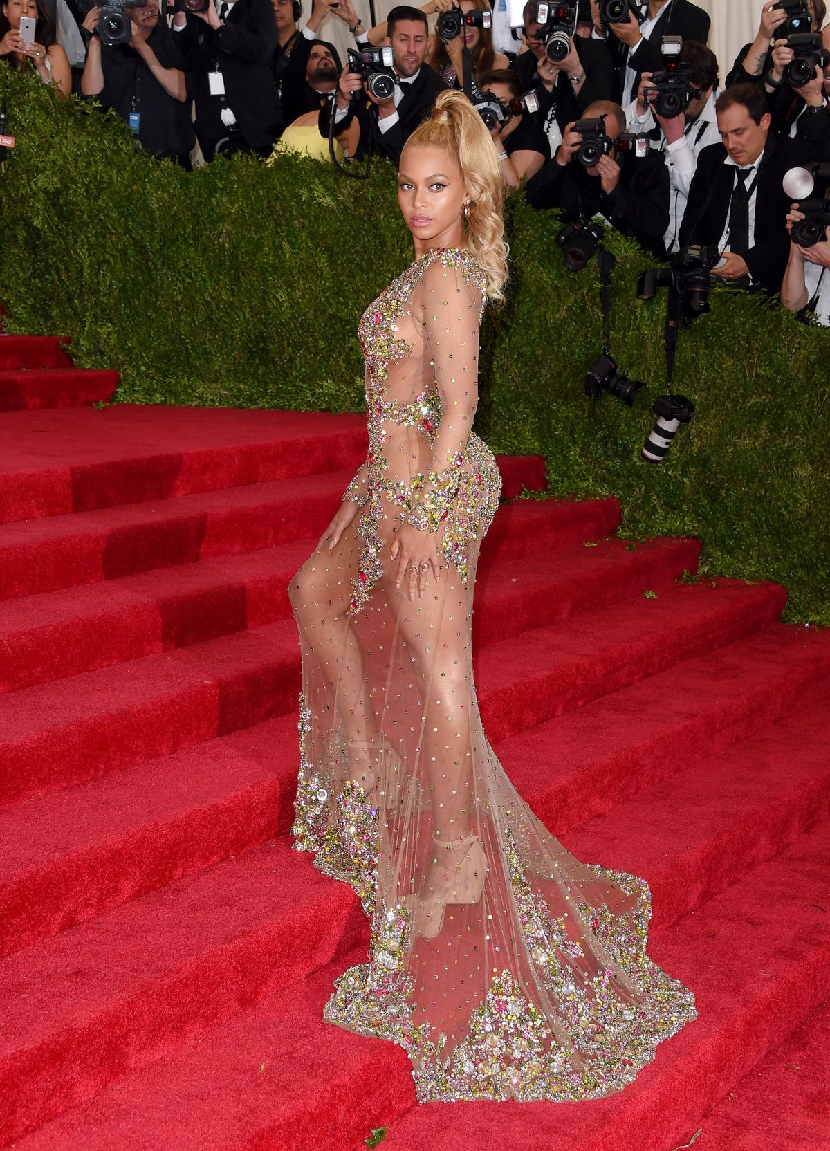 La imagen puede contener Beyonc Estreno en alfombra roja Moda Estreno en alfombra roja Humano y persona