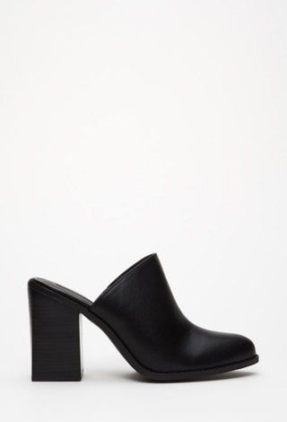 Bild kann enthalten Kleidung Bekleidung Schuhe Schuh High Heel und Heel
