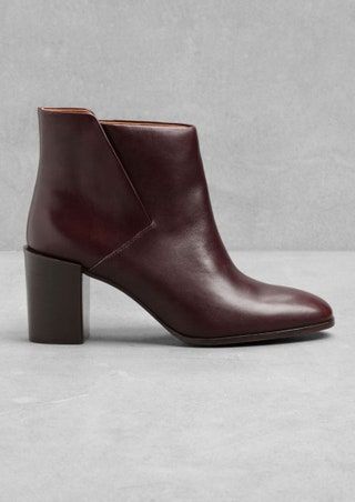Bild kann Kleidung Bekleidung Schuhe Schuh und High Heel enthalten