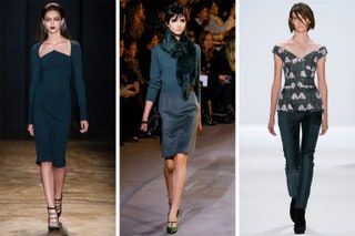 画像には衣料品アパレル人間用袖長袖滑走路ファッション靴と靴が含まれている場合があります