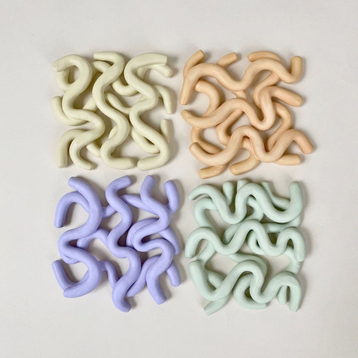 posavasos de arcilla de color pastel