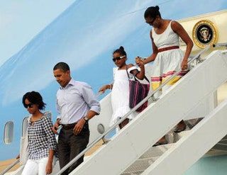 Bilden kan innehålla Människor Semester Människor Familj Turist Solglasögon Tillbehör och tillbehör