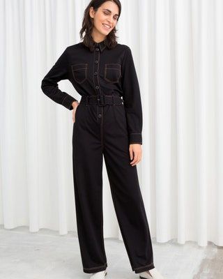 La imagen puede contener Ropa Ropa Manga Manga larga Pantalones Vestido Persona humana Abrigo y abrigo
