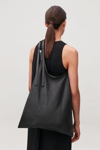 Bild kann menschliche Haare und Tasche enthalten