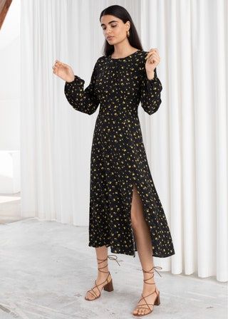 Bild könnte enthalten Kleidung Kleidung Kleid Mensch Weiblich Person Ärmel Frau Mantel Mantel Anzug und Langarm