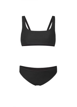 La imagen puede contener Ropa Ropa Lencería Ropa interior Sujetador y traje de baño