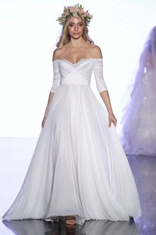 Ein Kleid von Wtoo by Watters auf der New York Bridal Fashion Week im APRIL 2019