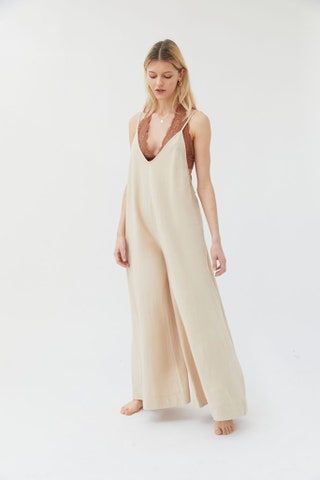 Bild kann enthalten Kleid Kleidung Kleidung Menschliche Person Abendkleid Mode Kleid Robe Hochzeits- und Hochzeitskleid