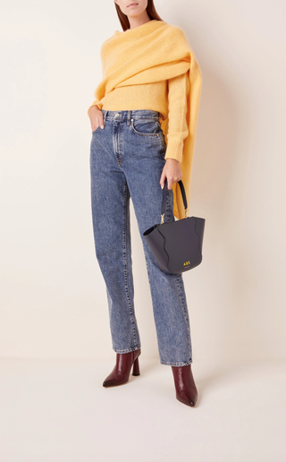 La imagen puede contener Ropa Ropa Pantalones Pantalones vaqueros Persona humana Calzado y calzado