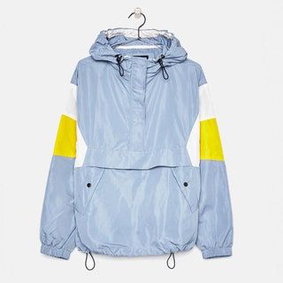La imagen puede contener ropa Abrigo e impermeable