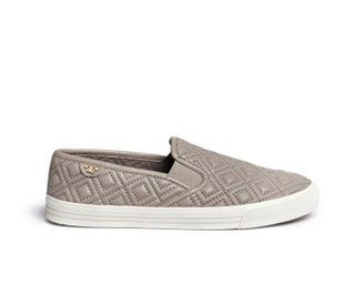 Bild kann enthalten Kleidung Bekleidung Schuhe Schuhe Wildleder Canvas und Sneaker