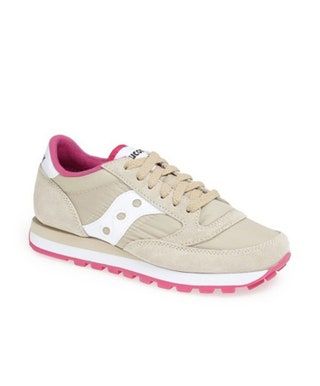 Bild kann Schuh Bekleidung Schuhe Bekleidung Sneaker und Laufschuh enthalten