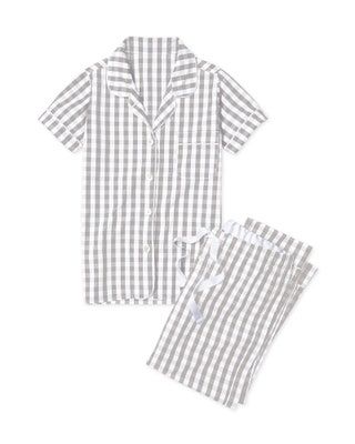 Esta imagen puede contener ropa, ropa, camisa, bata y moda.