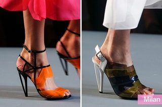 Bild kann enthalten Kleidung Bekleidung Schuhe Schuhe High Heel Mensch und Person