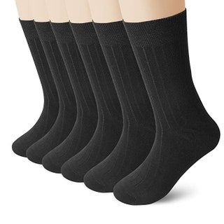 La imagen puede contener ropa, calzado, calzado y calcetines