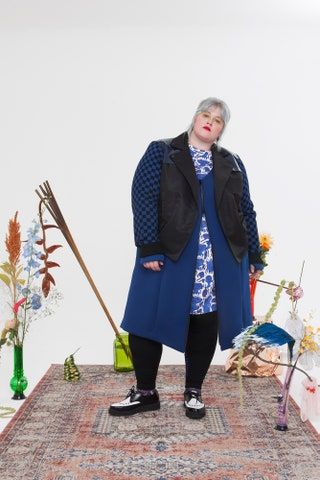 Bilden kan innehålla Skor Kläder Sko Kläder Människoperson och Anna Ushenina