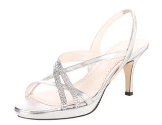 Bild kann Kleidung Schuhe Sandalen Bekleidung und Schuhe enthalten
