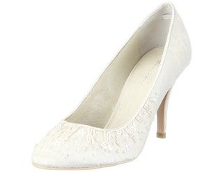 Bild kann enthalten Kleidung Bekleidung Schuhe Schuhabsatz Sandale und High Heel