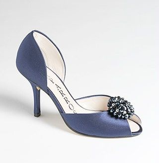 Bild kann Kleidung Schuhe Sandalen Bekleidung und Schuhe enthalten