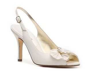 Bild kann Kleidung Schuhe Sandalen Bekleidung Schuh und High Heel enthalten