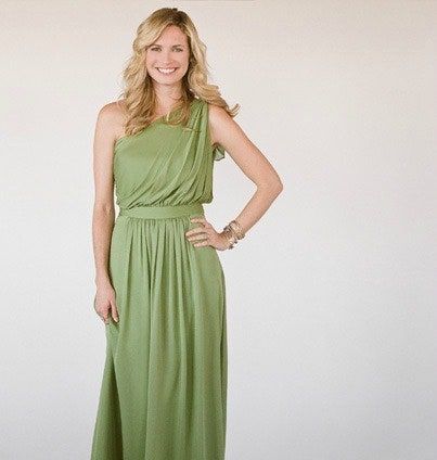 Slika lahko vsebuje Obleka Oblačila Oblačila Večerna obleka Modna obleka Robe Carol Smillie Človeška oseba in ženska