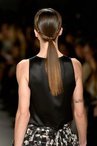 La imagen puede contener moda y estreno de cabello de persona humana