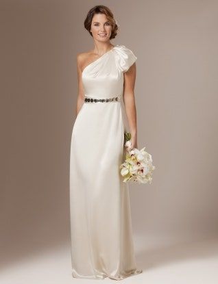 La imagen puede contener Ropa Vestimenta Vestido de novia Vestido de novia Moda Persona humana y vestido de noche