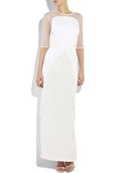 La imagen puede contener Ropa Ropa Vestido Vestido de noche Bata Moda Vestido Persona humana y femenina