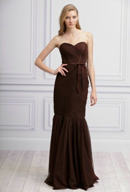 Bild könnte enthalten Kleidung Kleid Kleidung Kleid Abendkleid Robe Mode Weiblich Mensch und Frau
